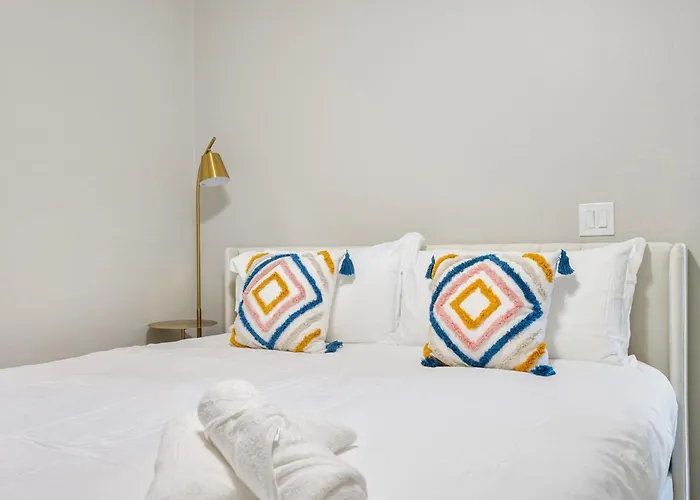 2b2b With Free Parking And Premium Beds *